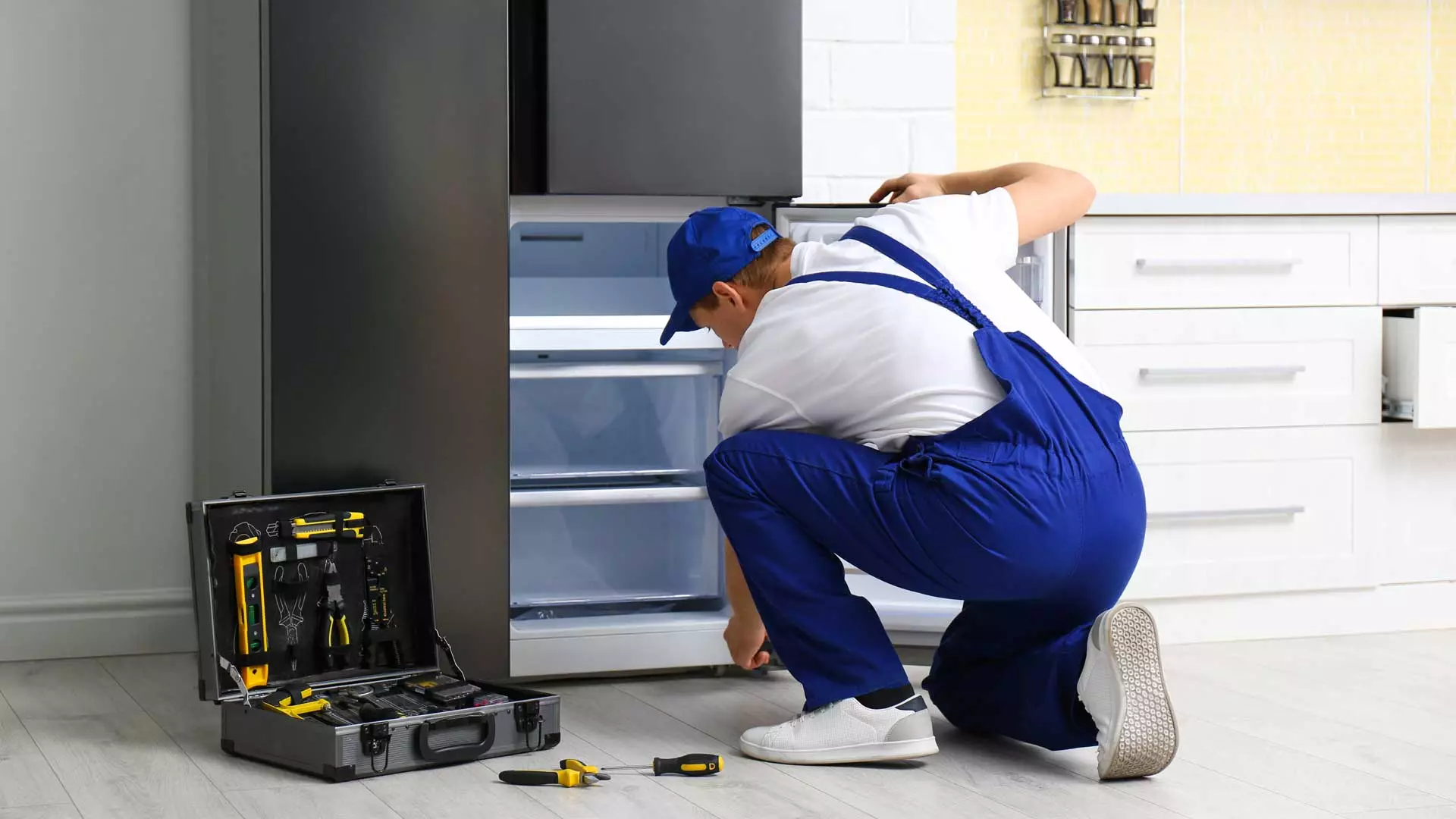 Refrigerator repair service